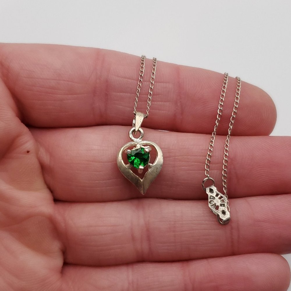 16 Inch 925 Sterling Silver Green Glass Heart Tarnished Necklace